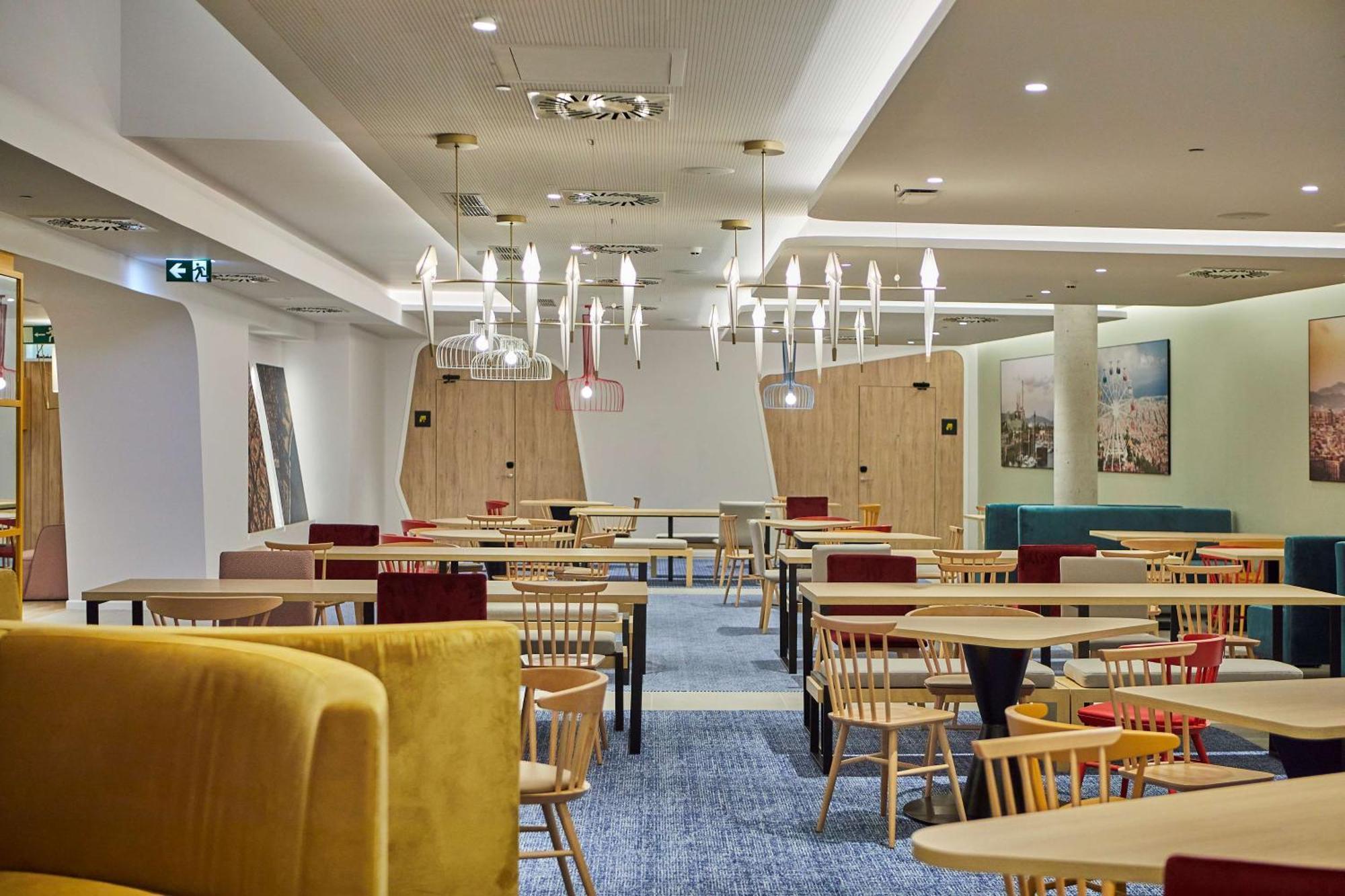 Hampton By Hilton Barcelona Fira Gran Via Hotel L'Hospitalet de Llobregat Bagian luar foto