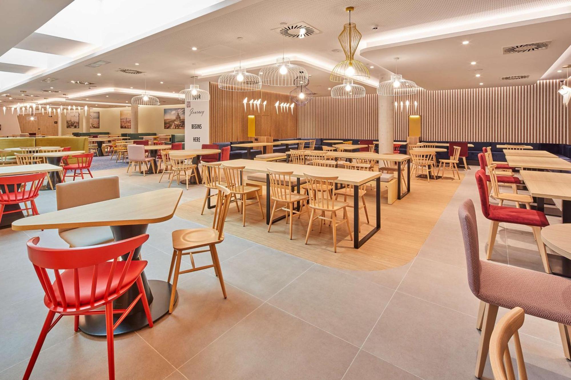 Hampton By Hilton Barcelona Fira Gran Via Hotel L'Hospitalet de Llobregat Bagian luar foto