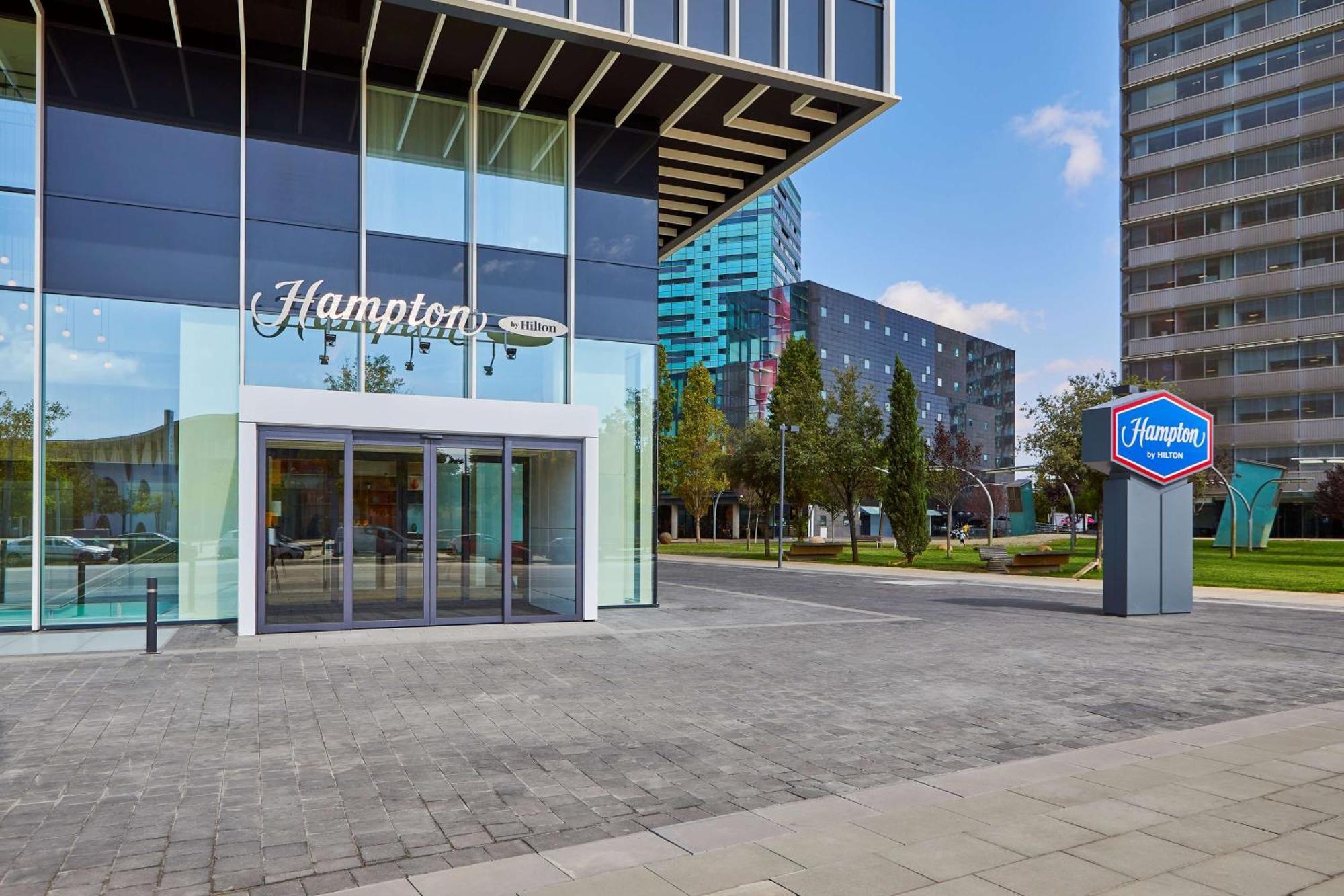 Hampton By Hilton Barcelona Fira Gran Via Hotel L'Hospitalet de Llobregat Bagian luar foto